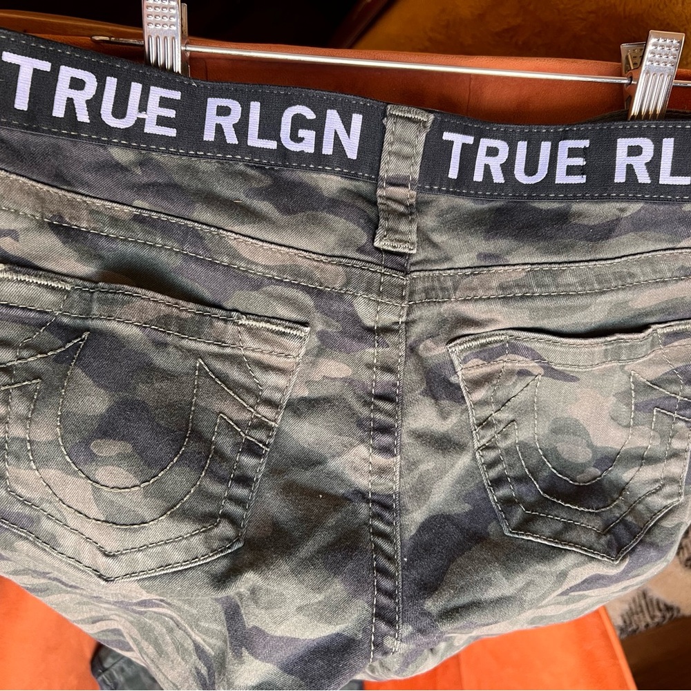 True Religion HALLE Camo Skinny Jeans – Size 28 – Logo Waistband, Stretch Fit